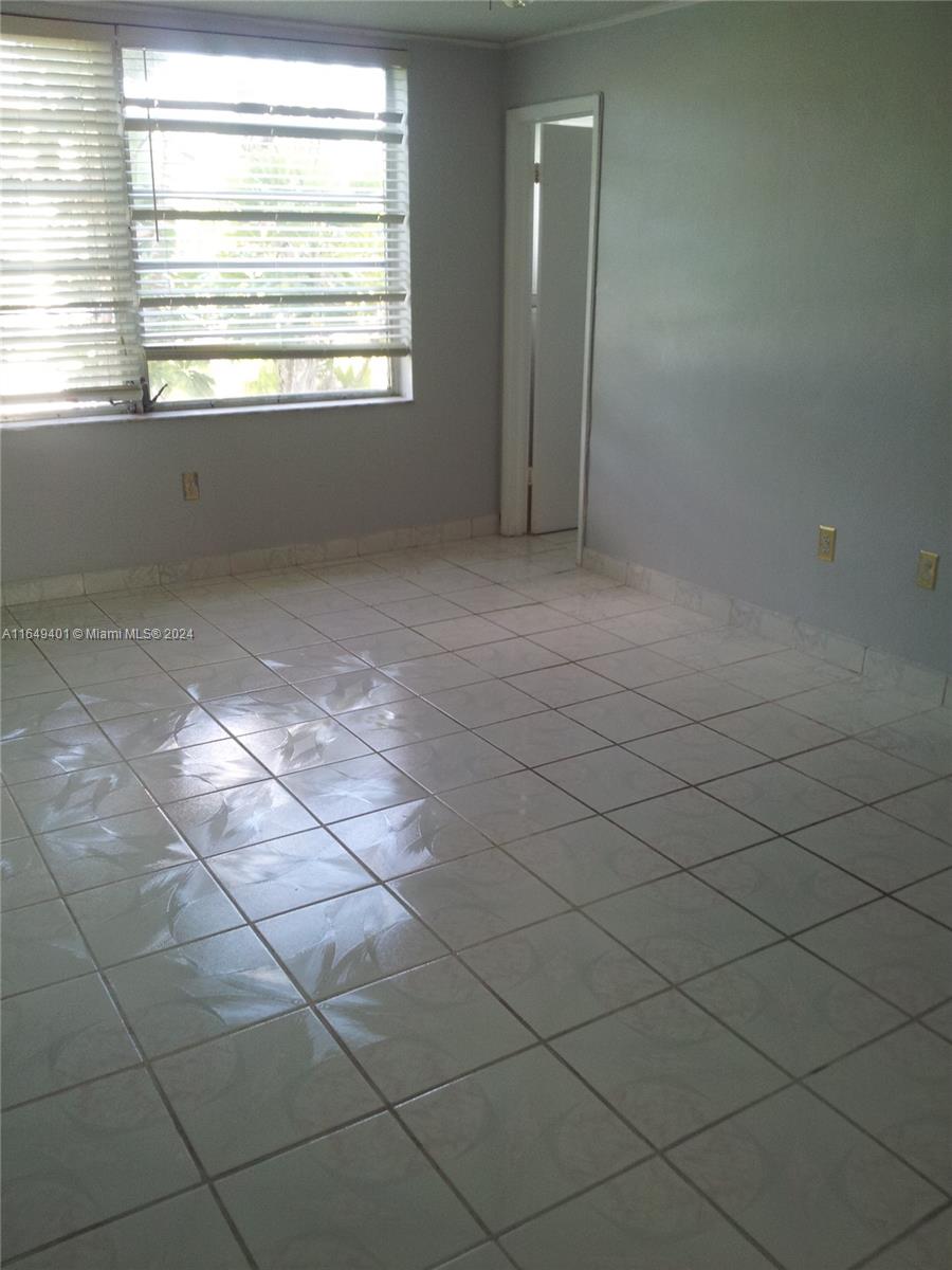 1401 NE 191st St # D205