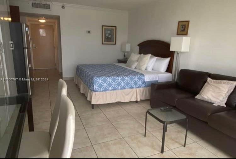19201 Collins Ave # 1036