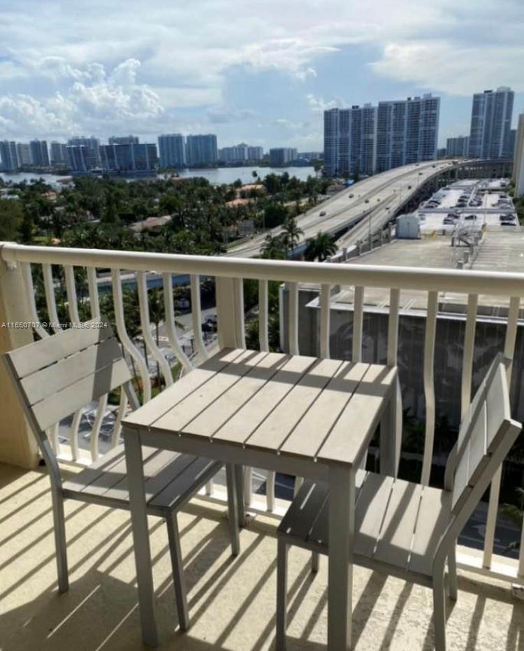 19201 Collins Ave # 1036