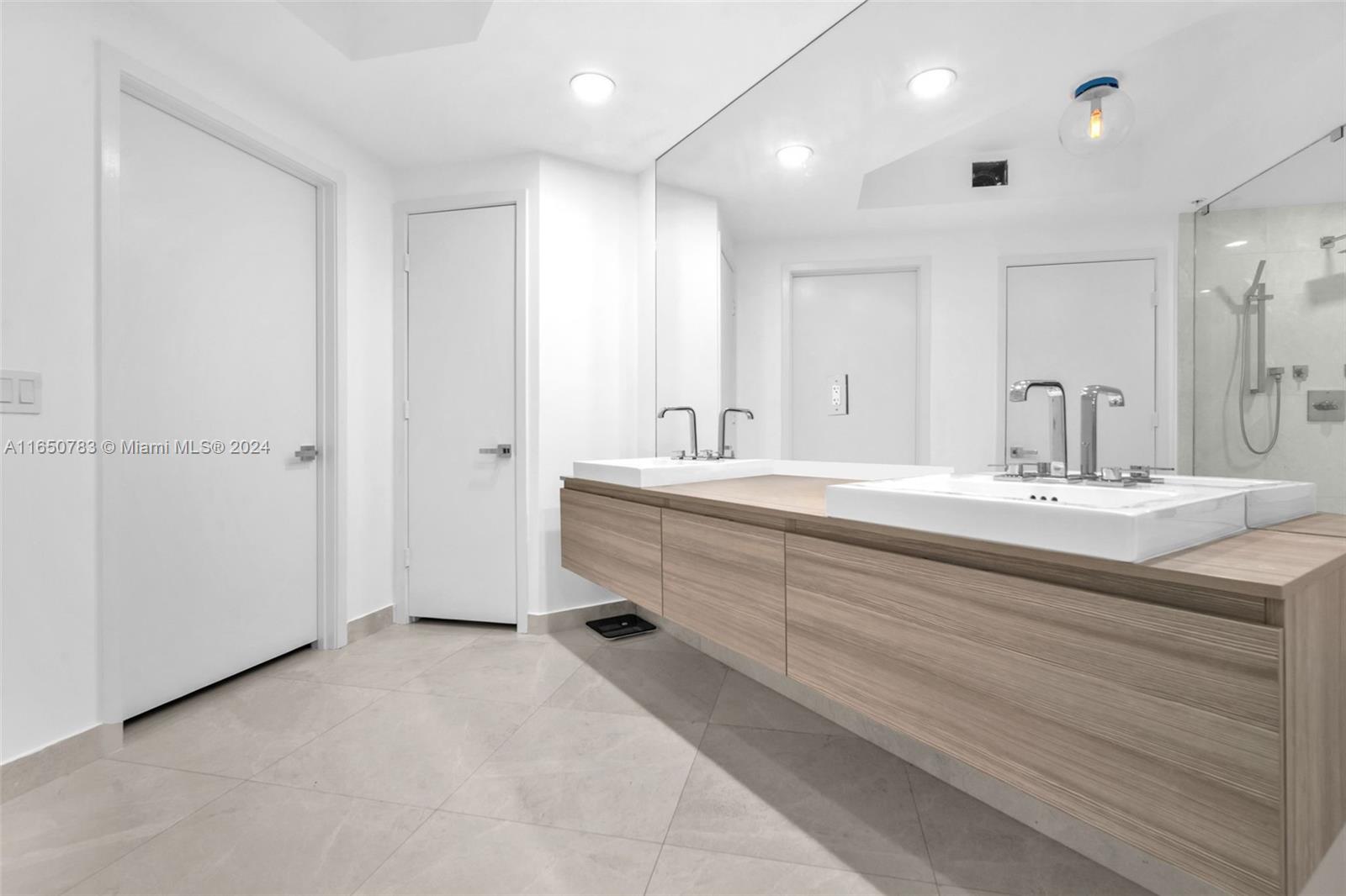 17111 Biscayne Blvd # 411