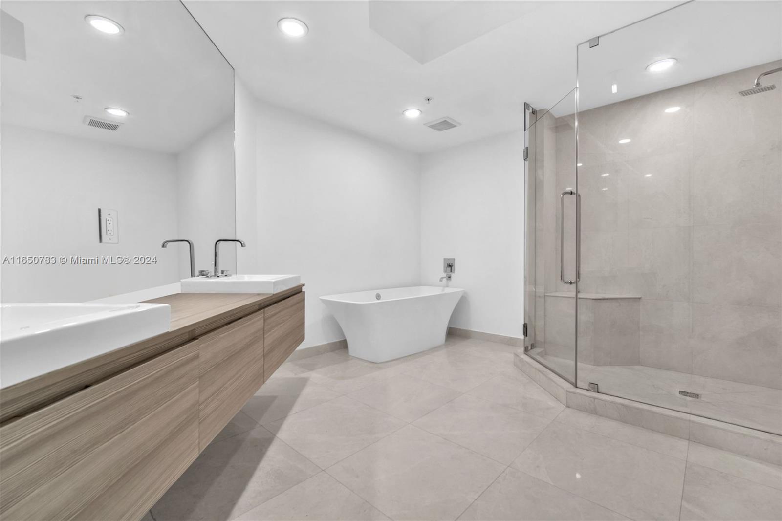 17111 Biscayne Blvd # 411