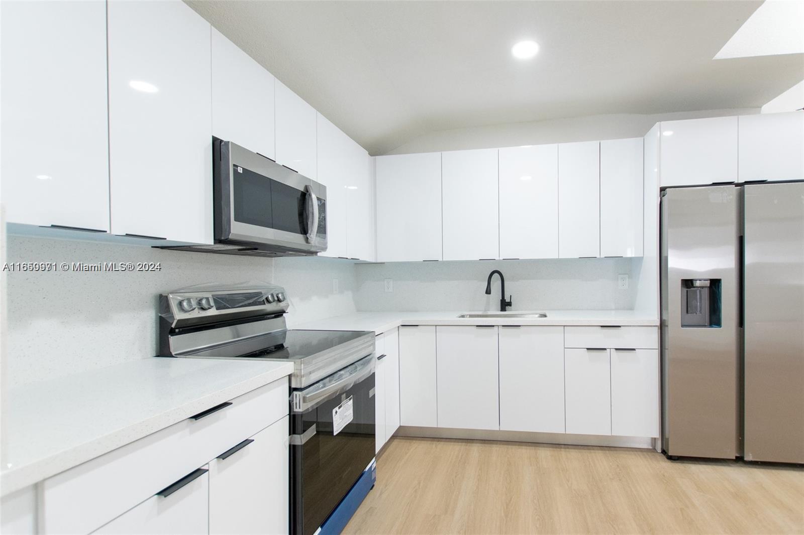 2324 NW 14th Ave # 0