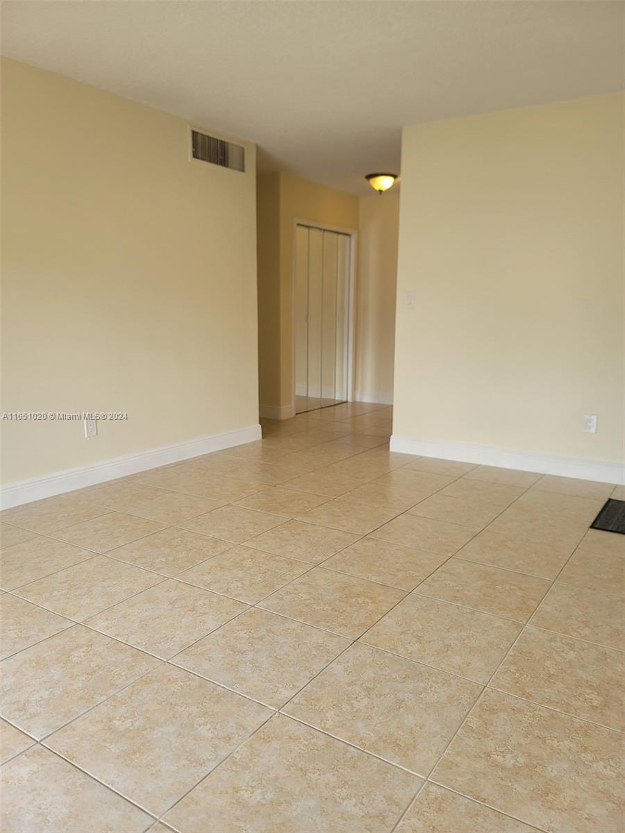 10786 N Kendall Dr # D10