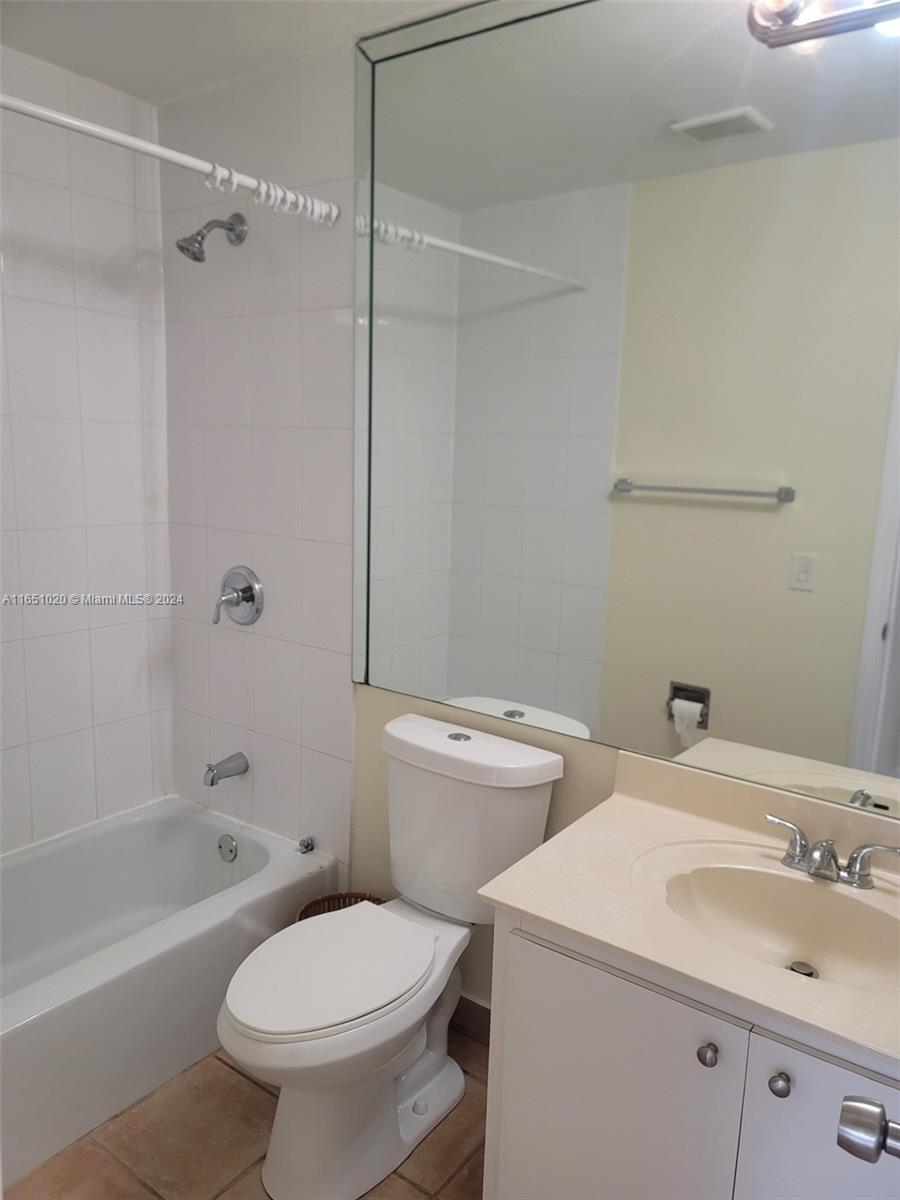 10786 N Kendall Dr # D10