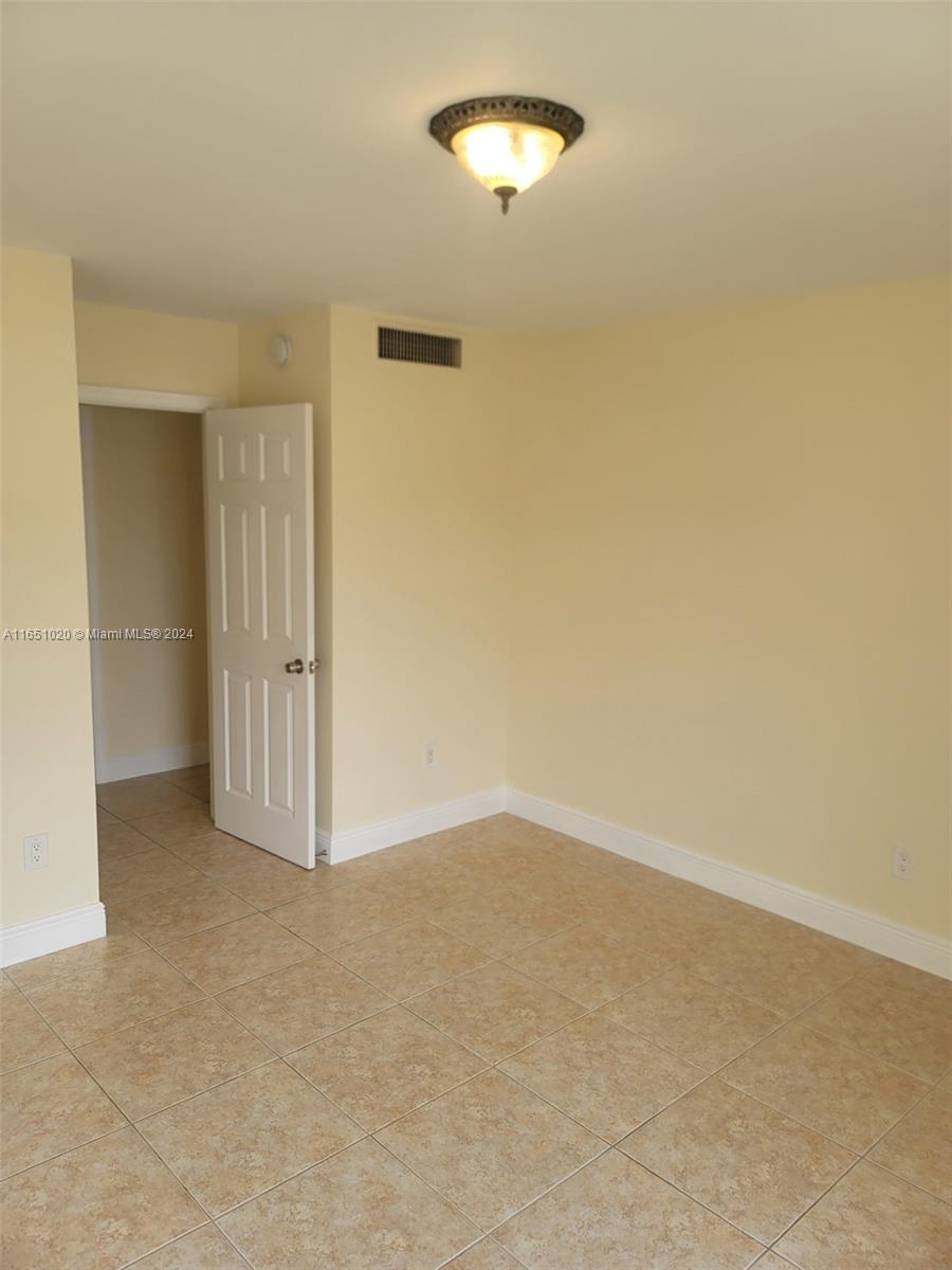 10786 N Kendall Dr # D10