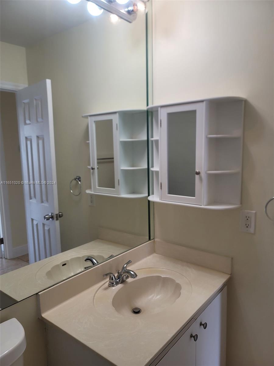 10786 N Kendall Dr # D10