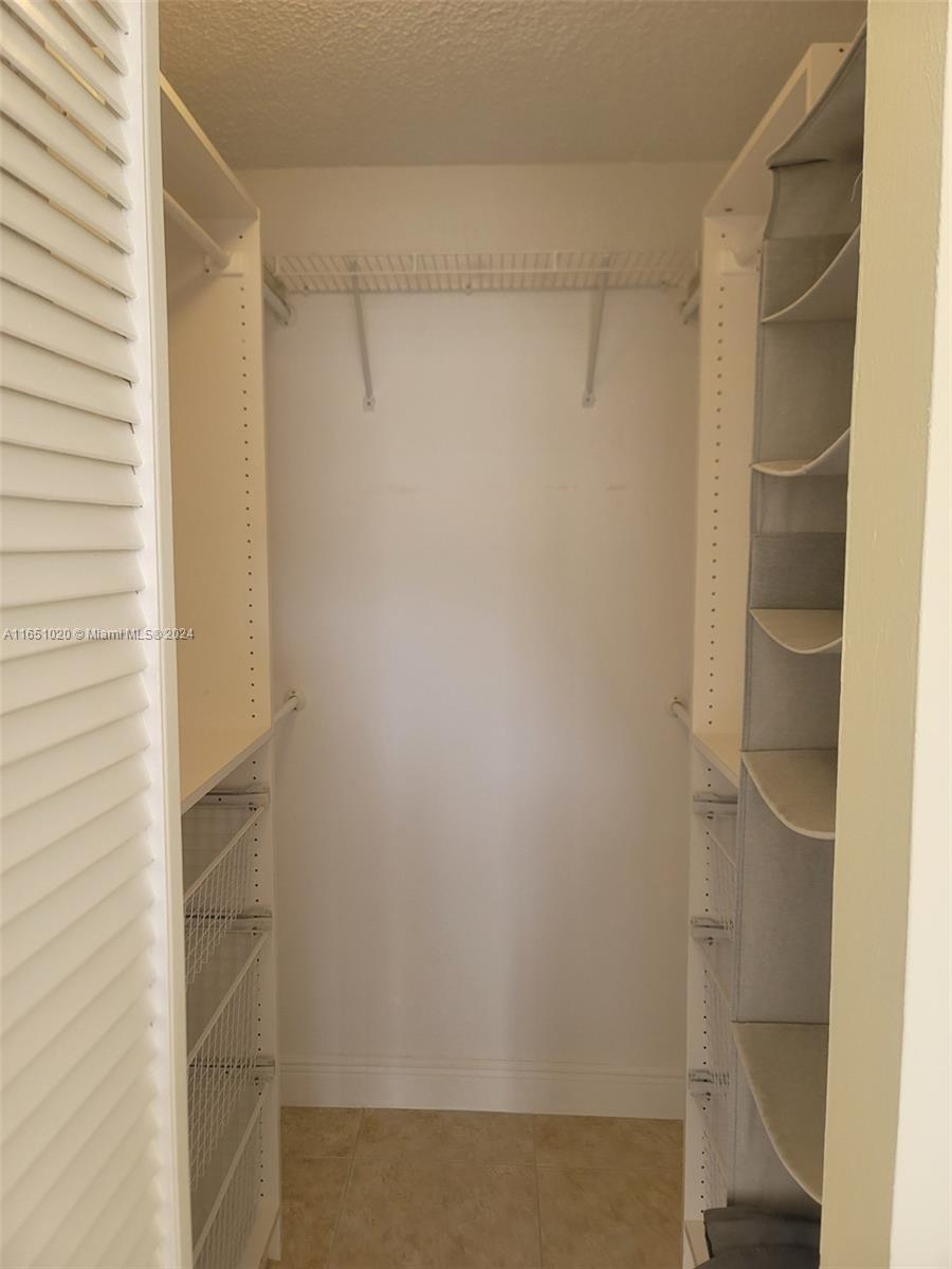 10786 N Kendall Dr # D10