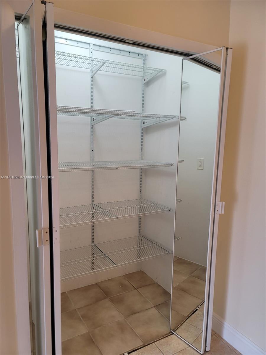 10786 N Kendall Dr # D10