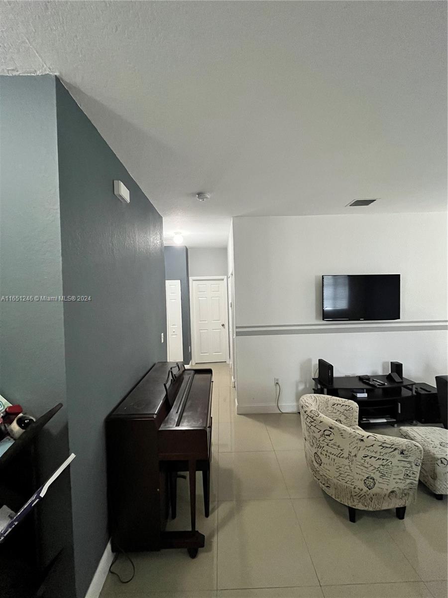 371 NE 26th Ter # 204