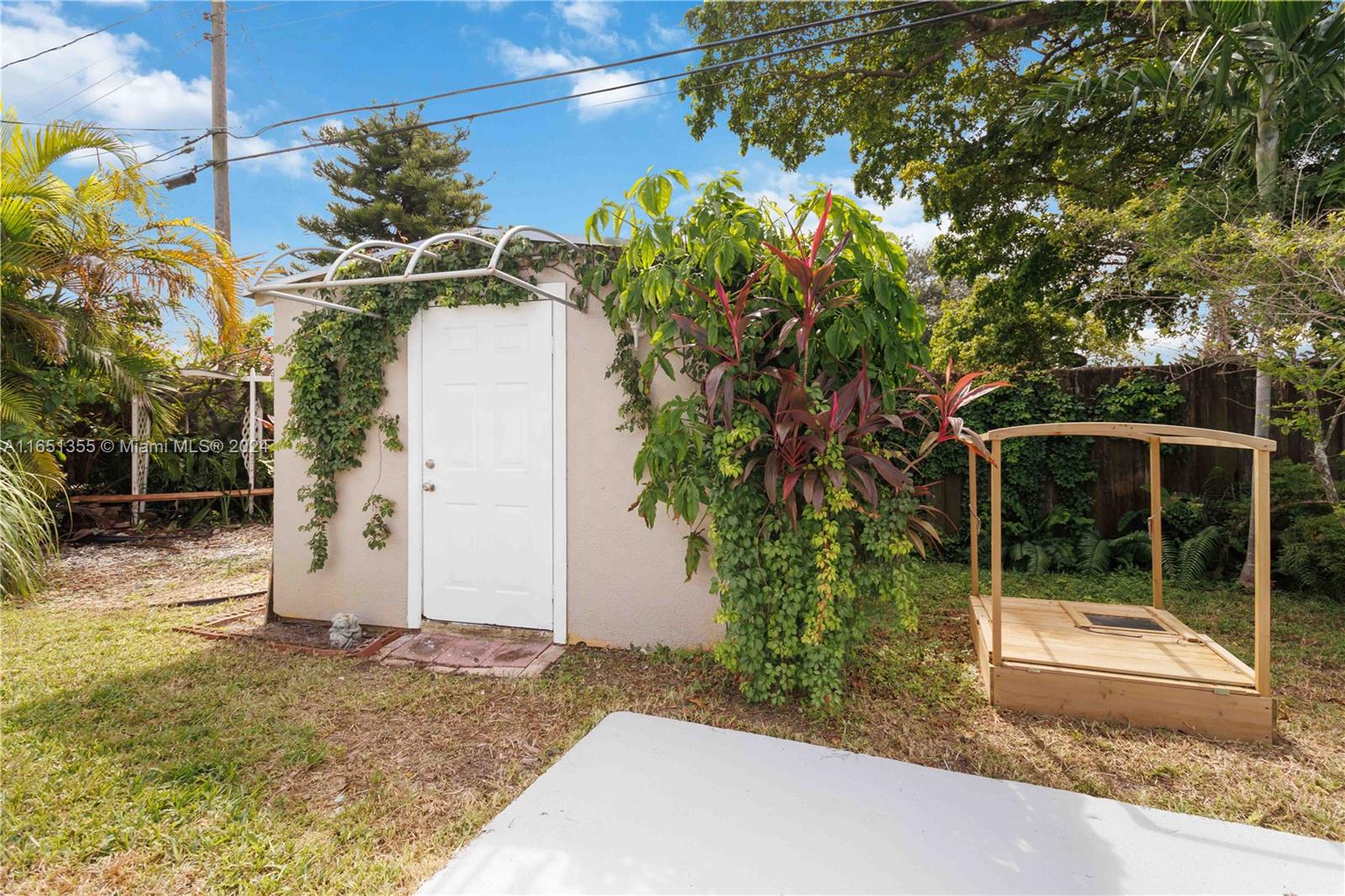 1110 NW 43rd St