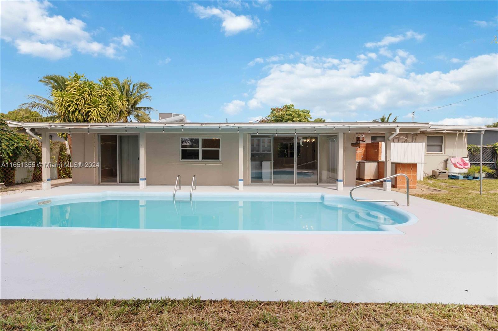 1110 NW 43rd St