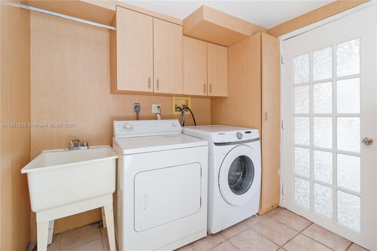 1110 NW 43rd St