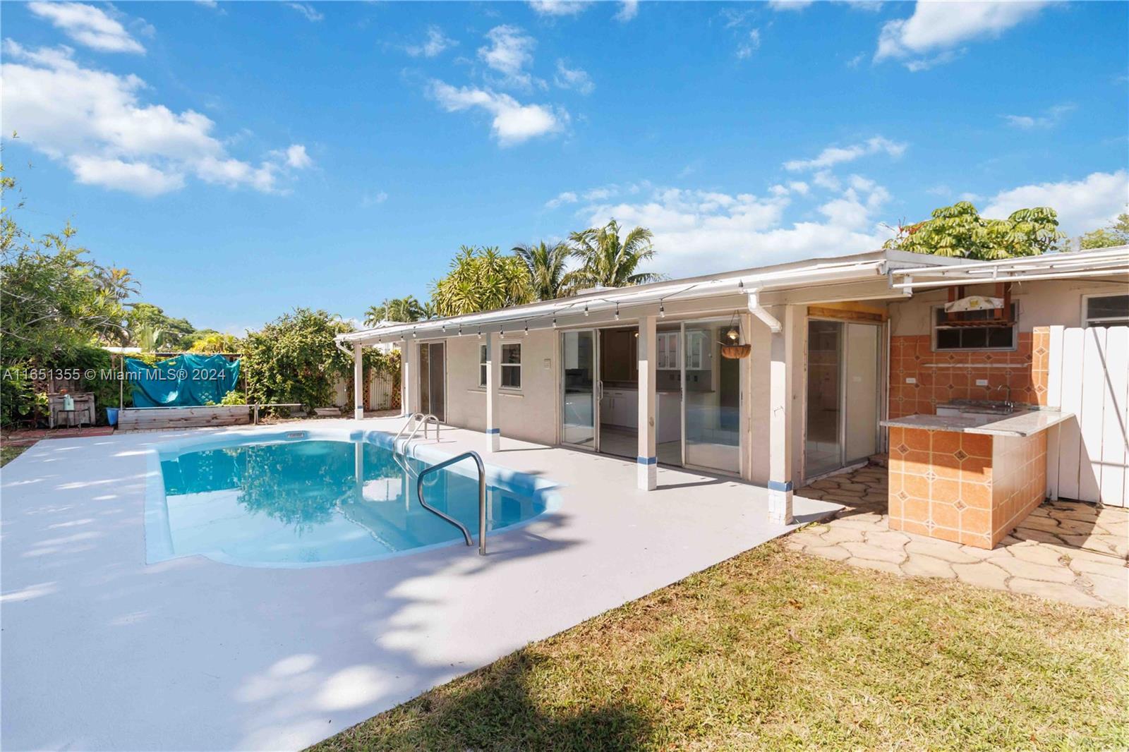 1110 NW 43rd St