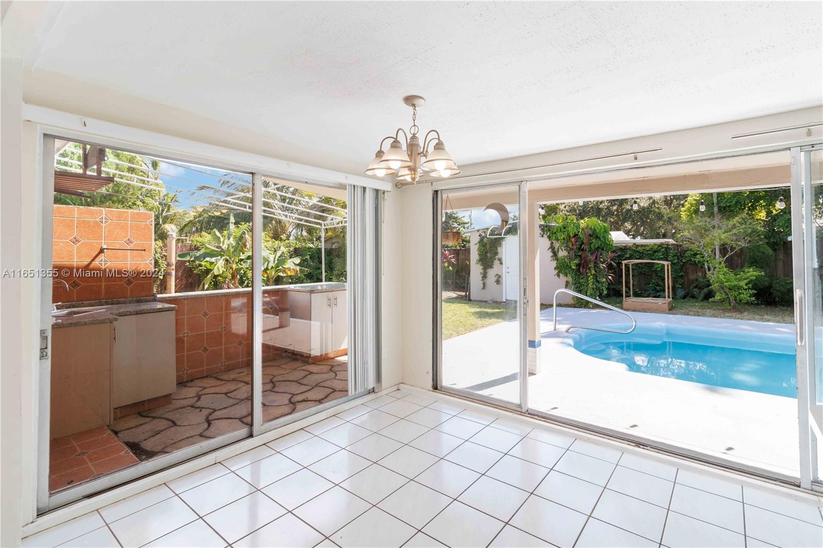 1110 NW 43rd St