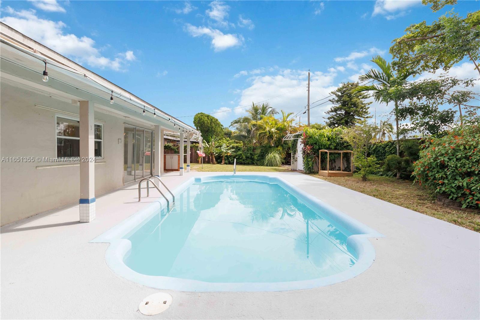 1110 NW 43rd St