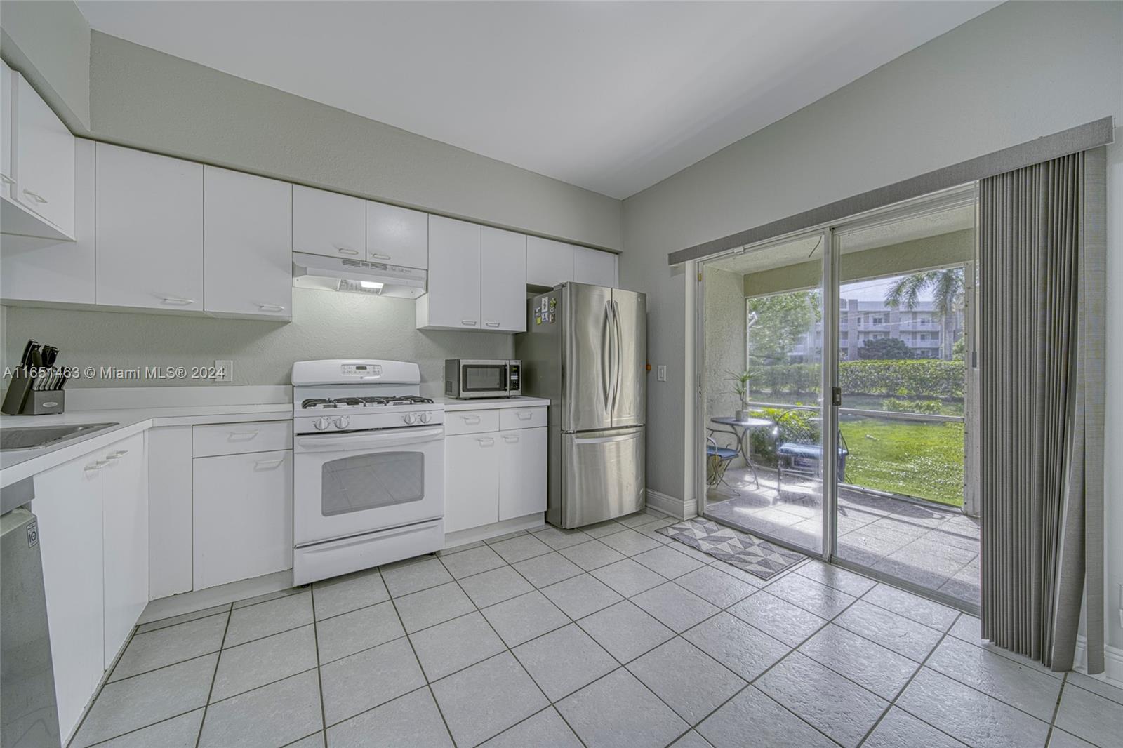 7836 Dixie Beach Cir