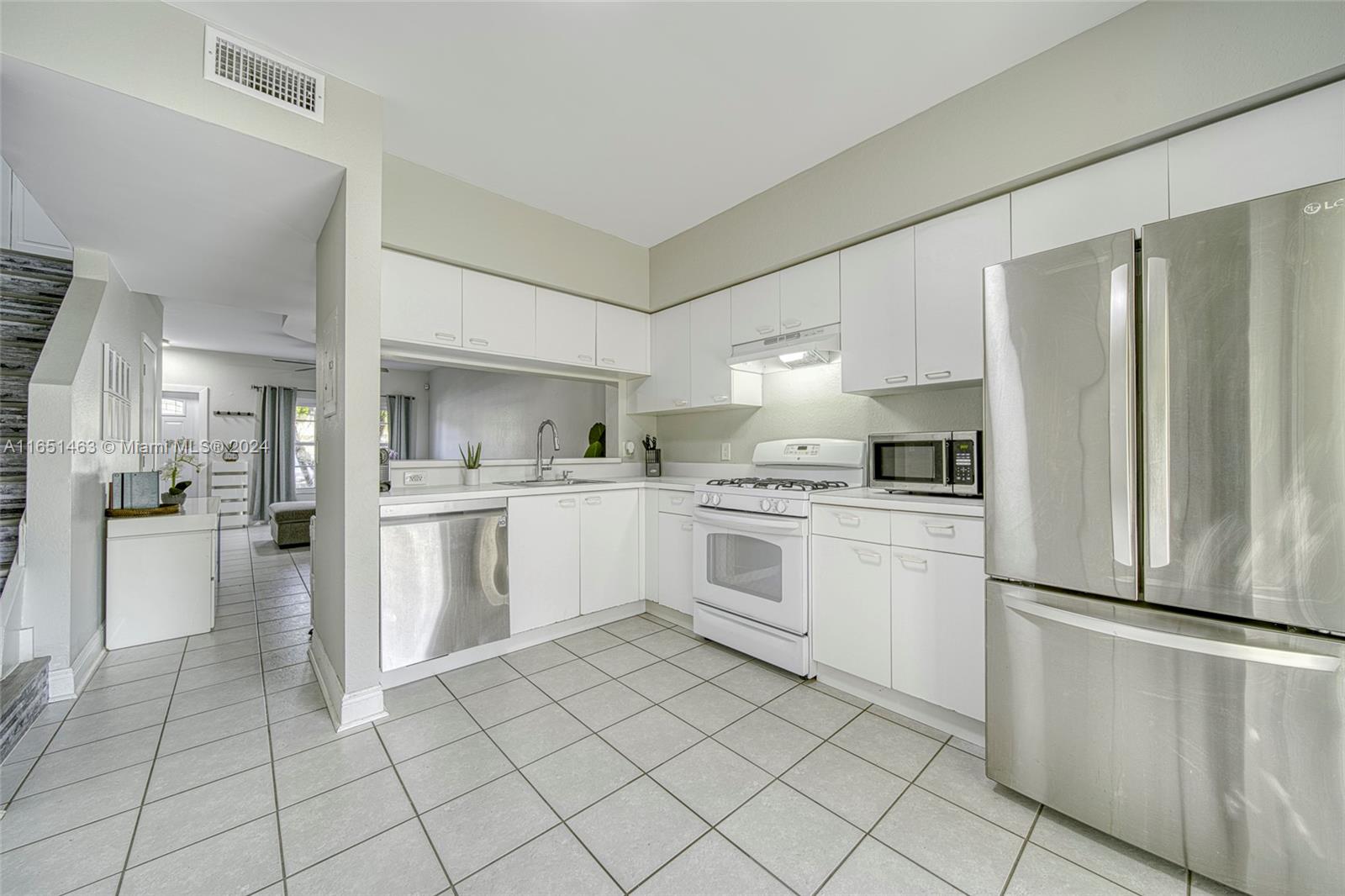 7836 Dixie Beach Cir