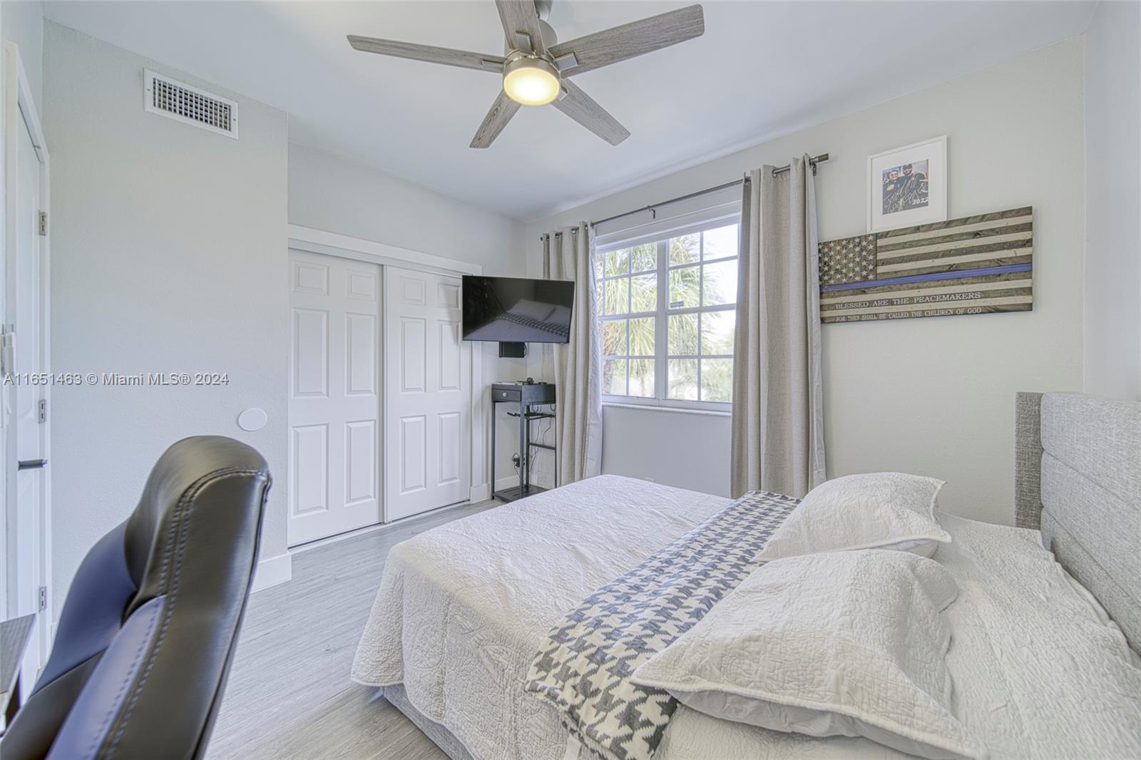 7836 Dixie Beach Cir