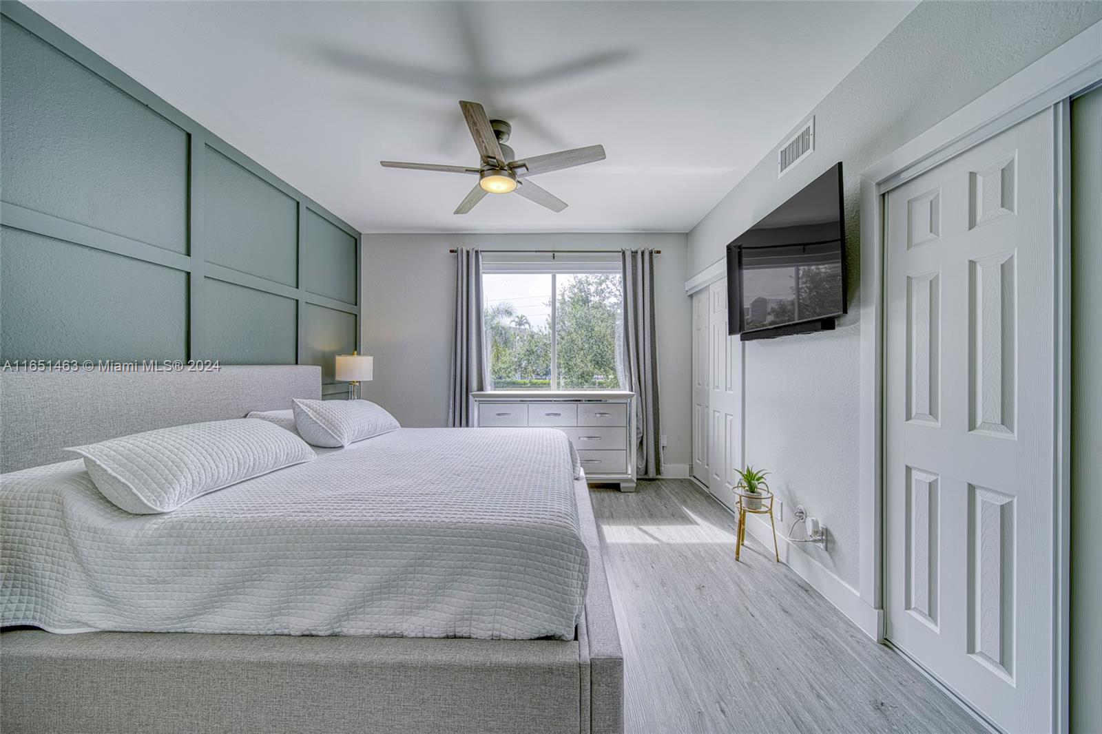 7836 Dixie Beach Cir