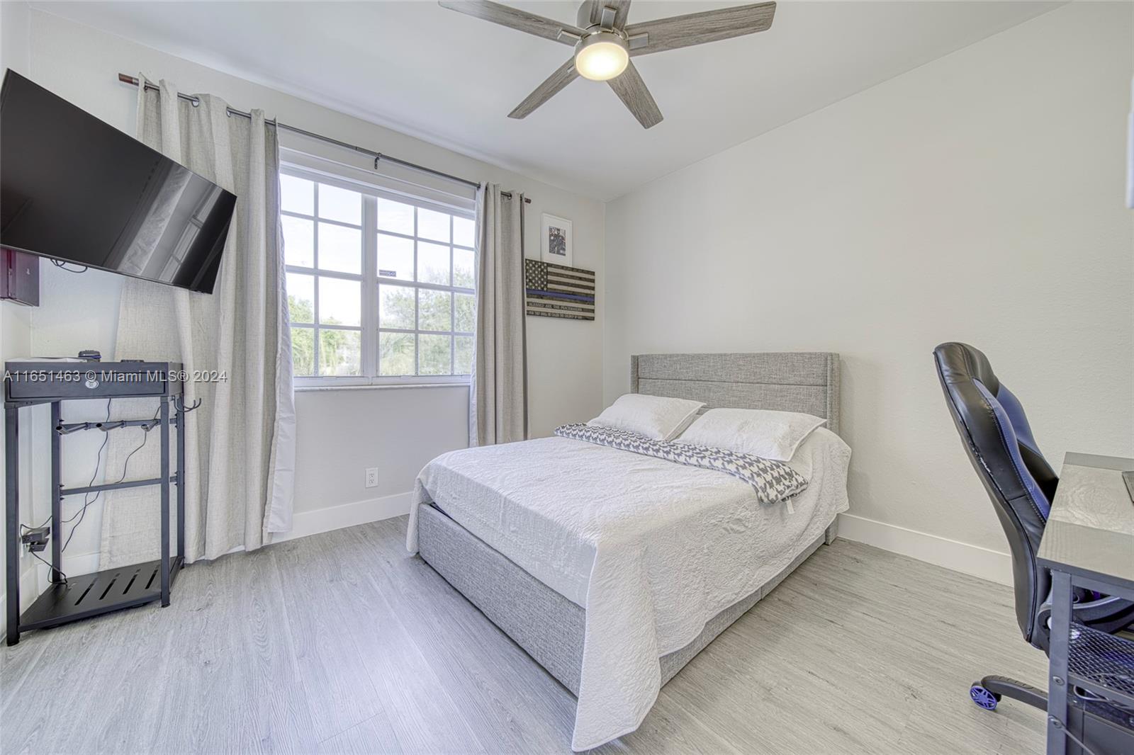 7836 Dixie Beach Cir