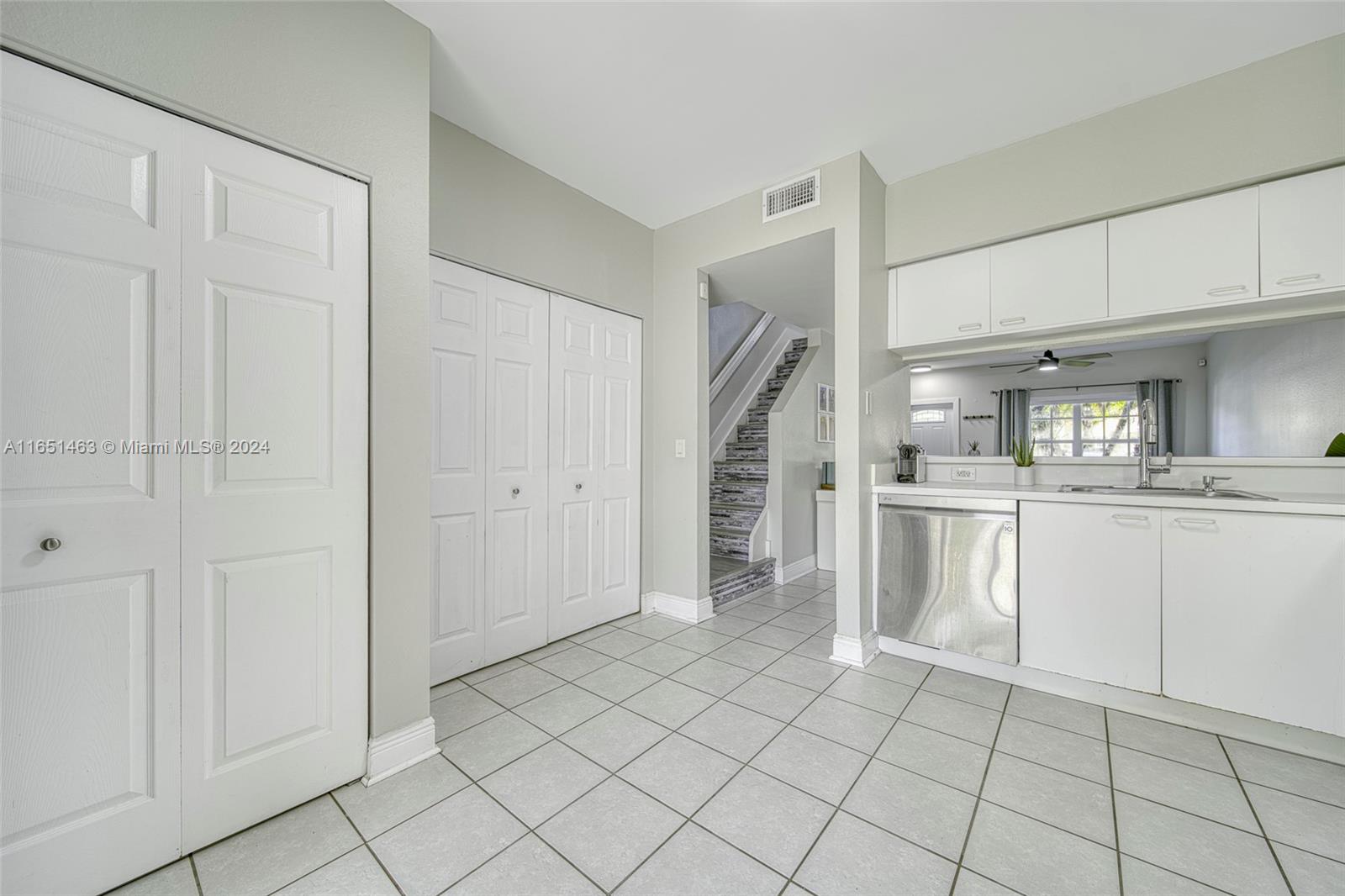 7836 Dixie Beach Cir