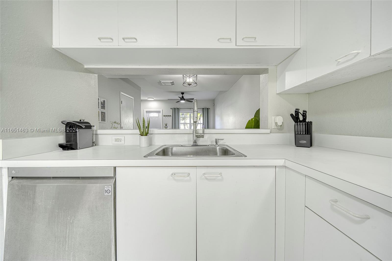 7836 Dixie Beach Cir