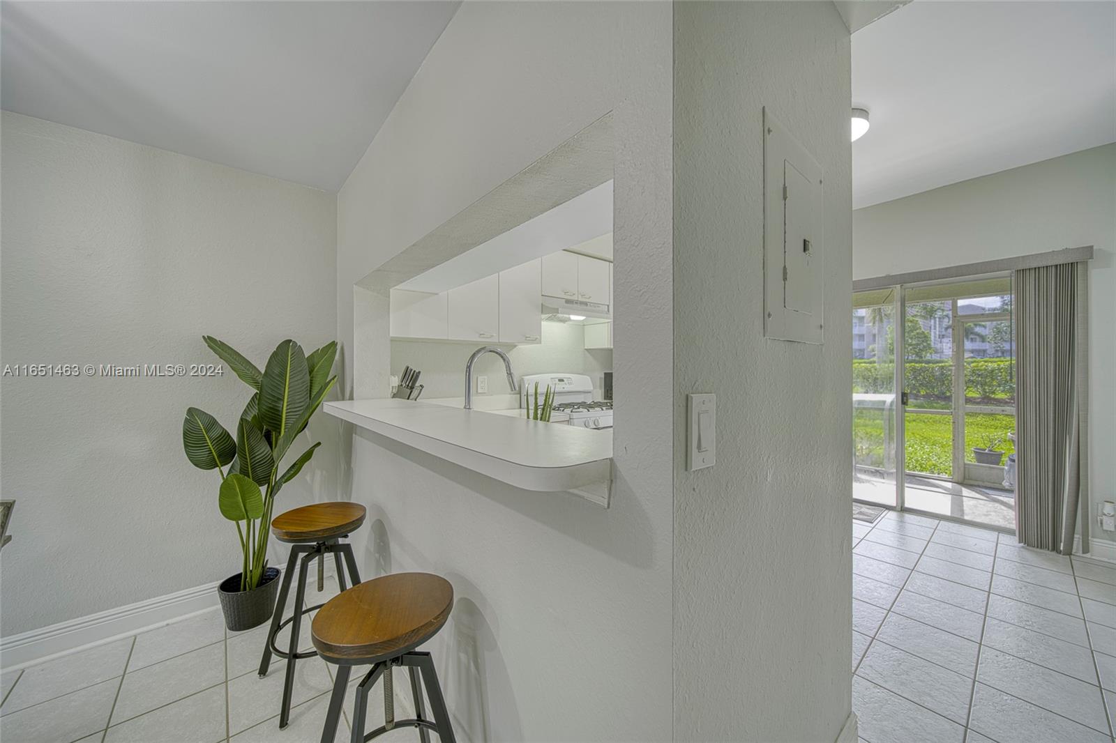7836 Dixie Beach Cir