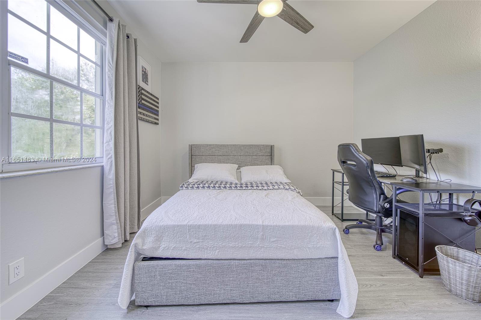 7836 Dixie Beach Cir