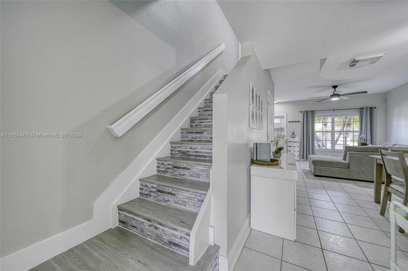 7836 Dixie Beach Cir
