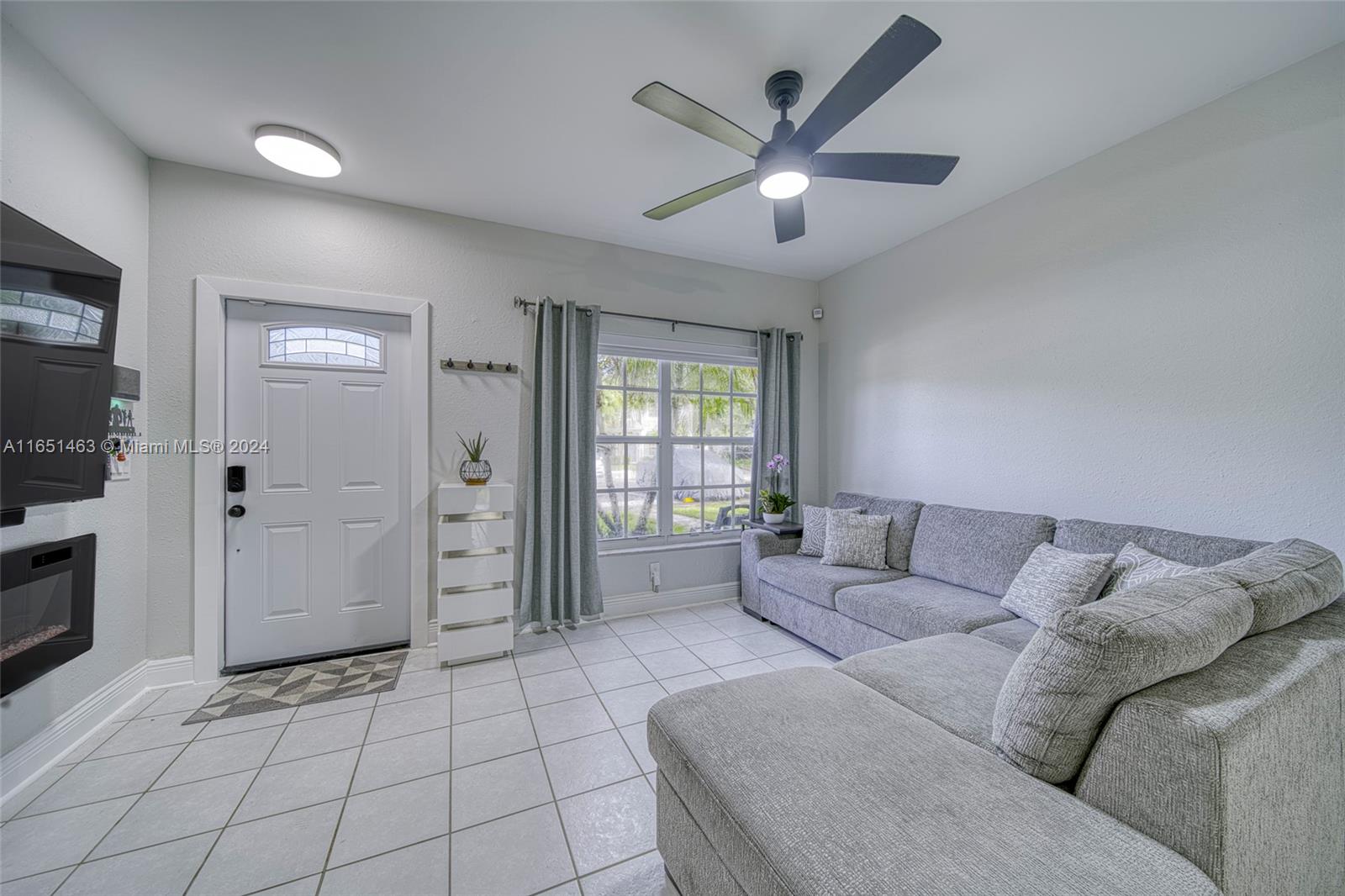7836 Dixie Beach Cir