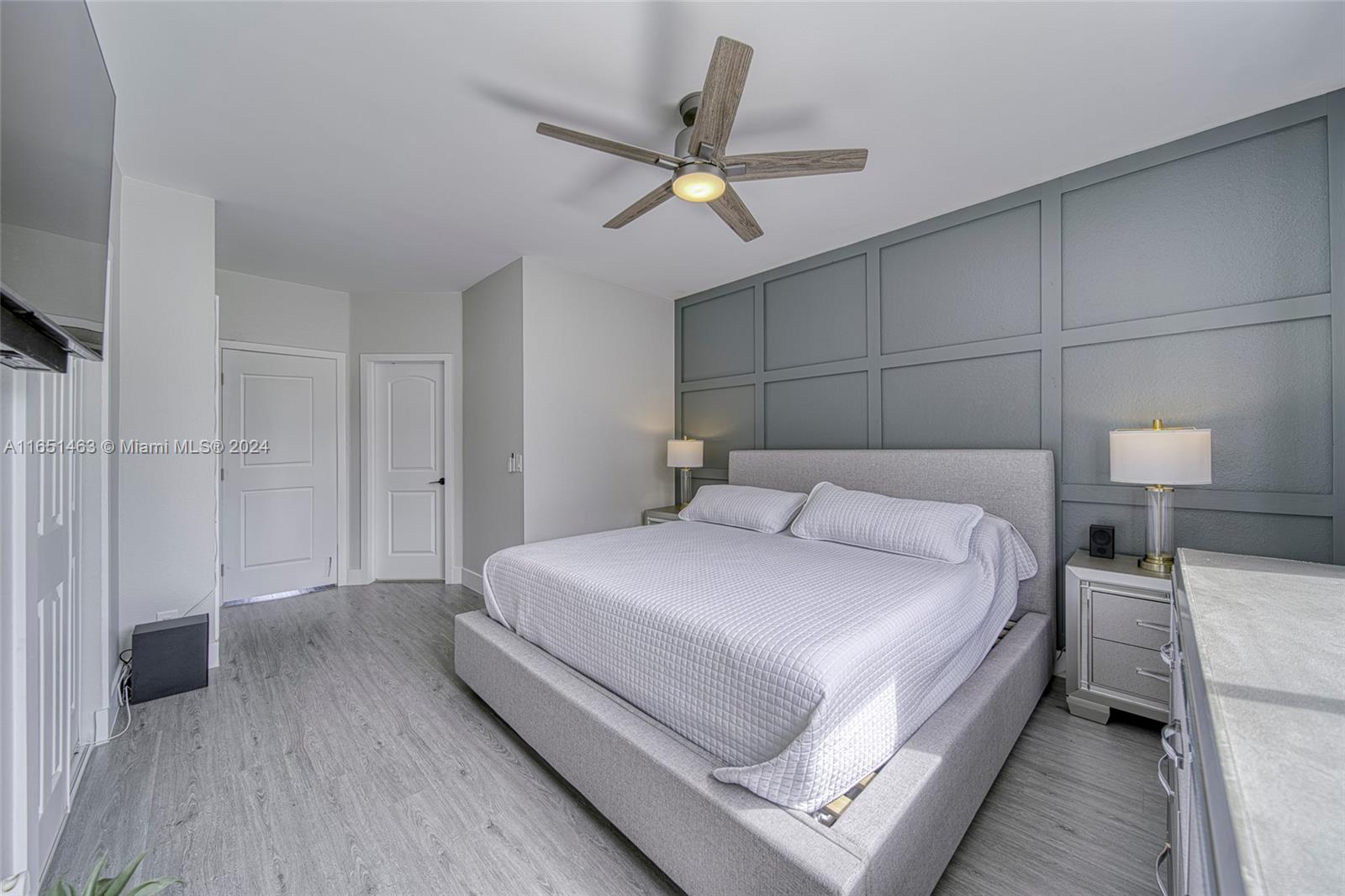 7836 Dixie Beach Cir