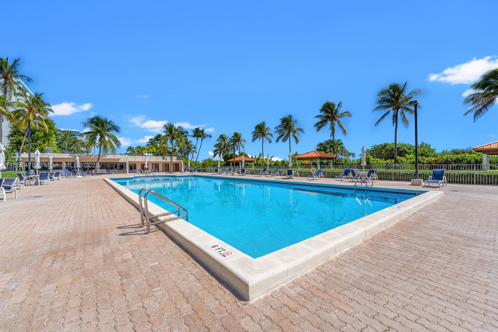 2625 Collins Ave # 309
