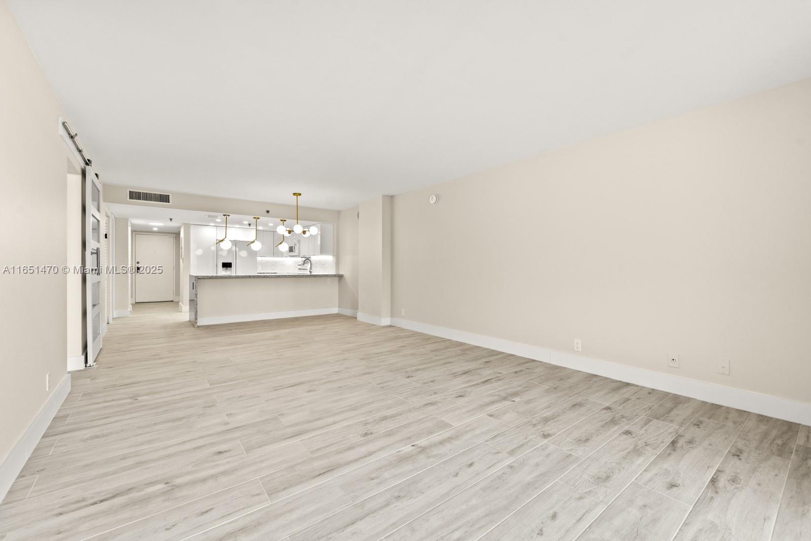 2625 Collins Ave # 309