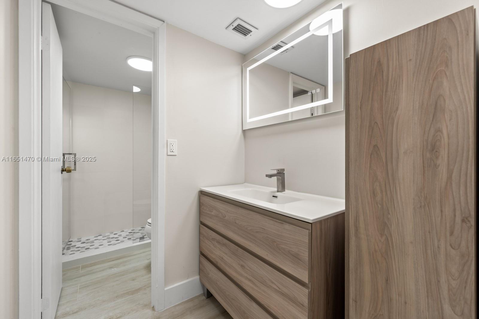 2625 Collins Ave # 309