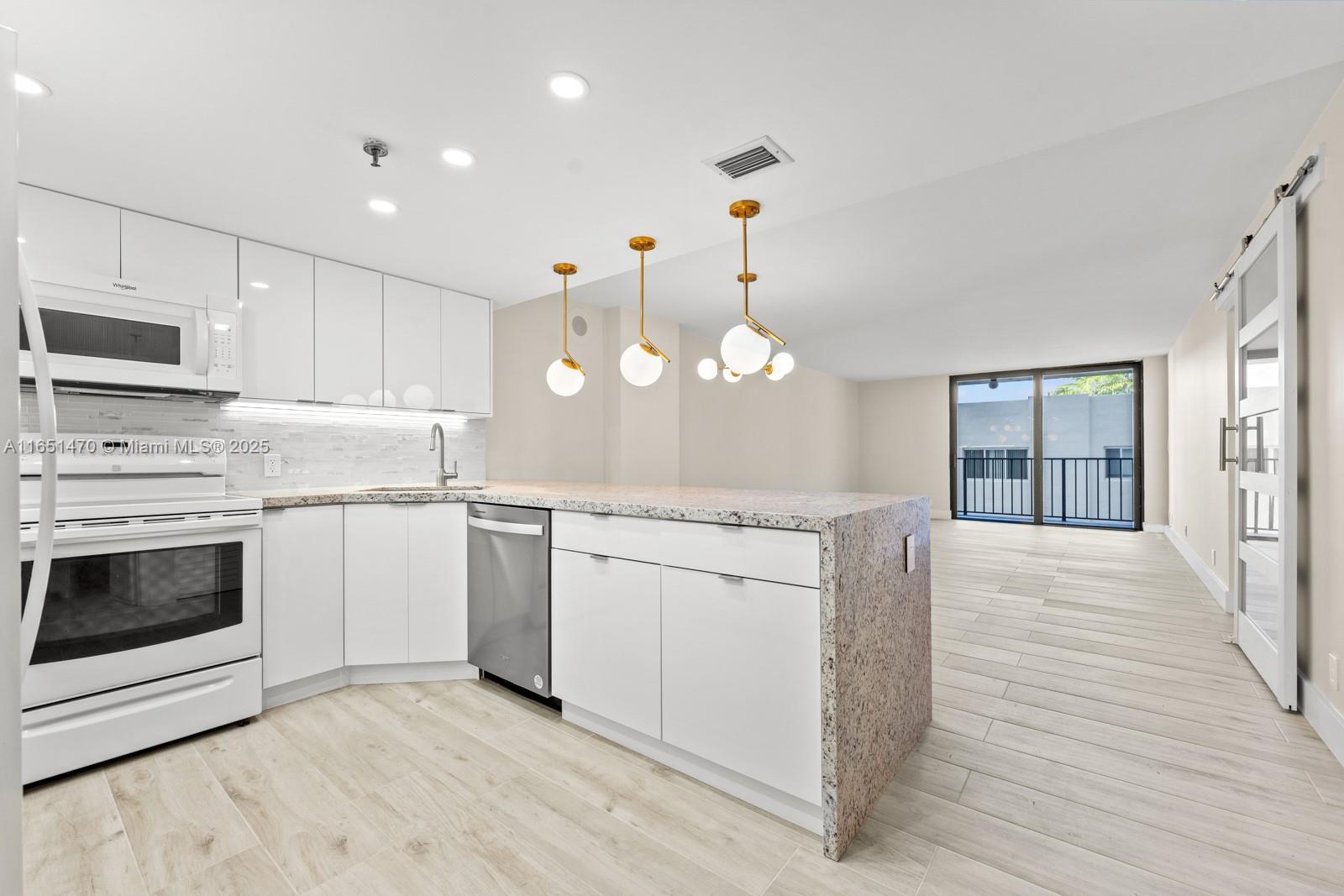 2625 Collins Ave # 309