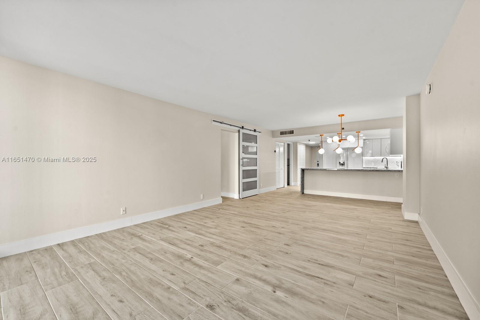 2625 Collins Ave # 309