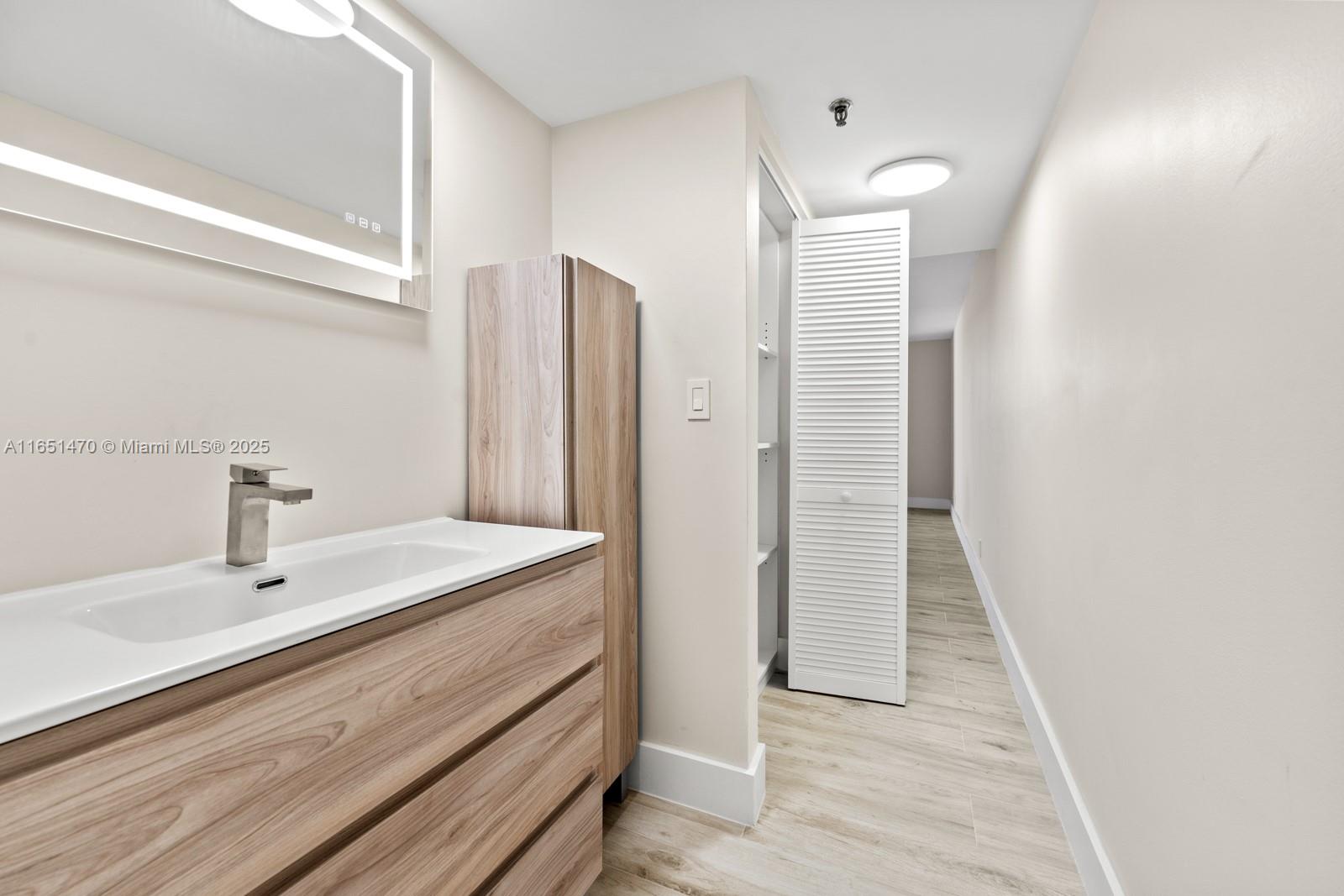 2625 Collins Ave # 309