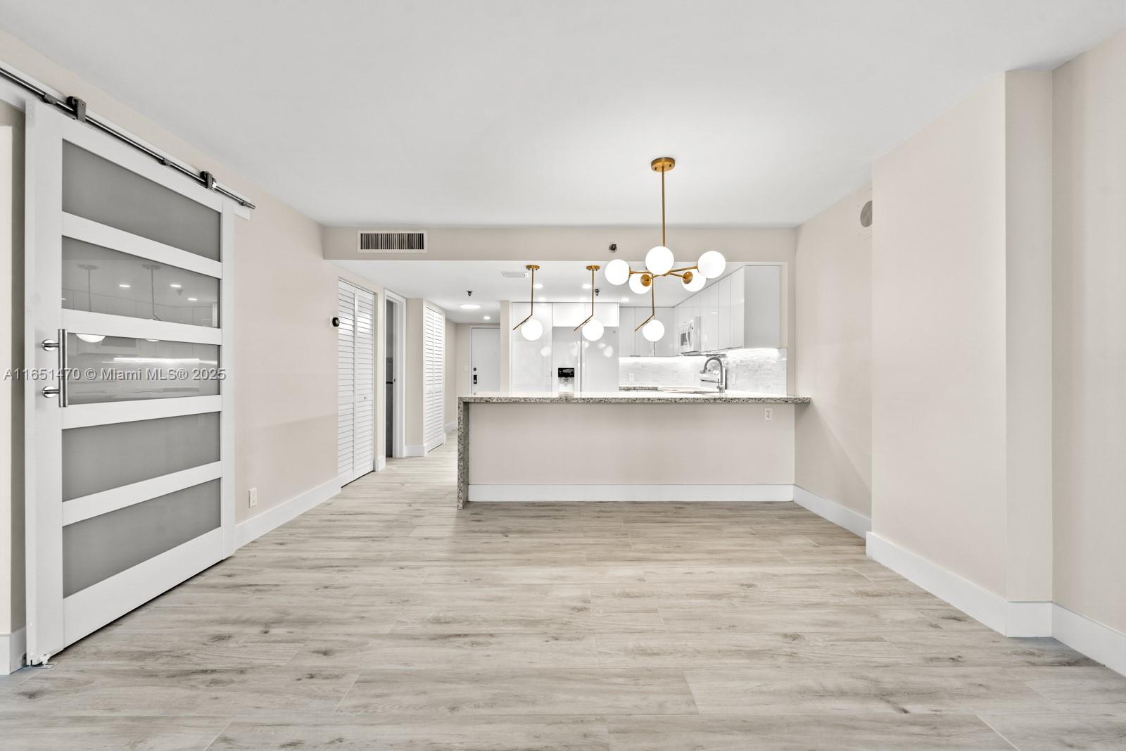 2625 Collins Ave # 309