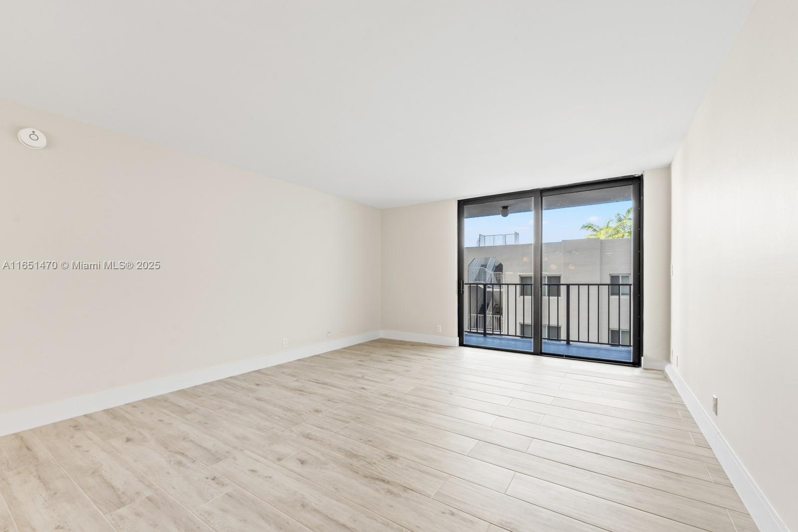 2625 Collins Ave # 309