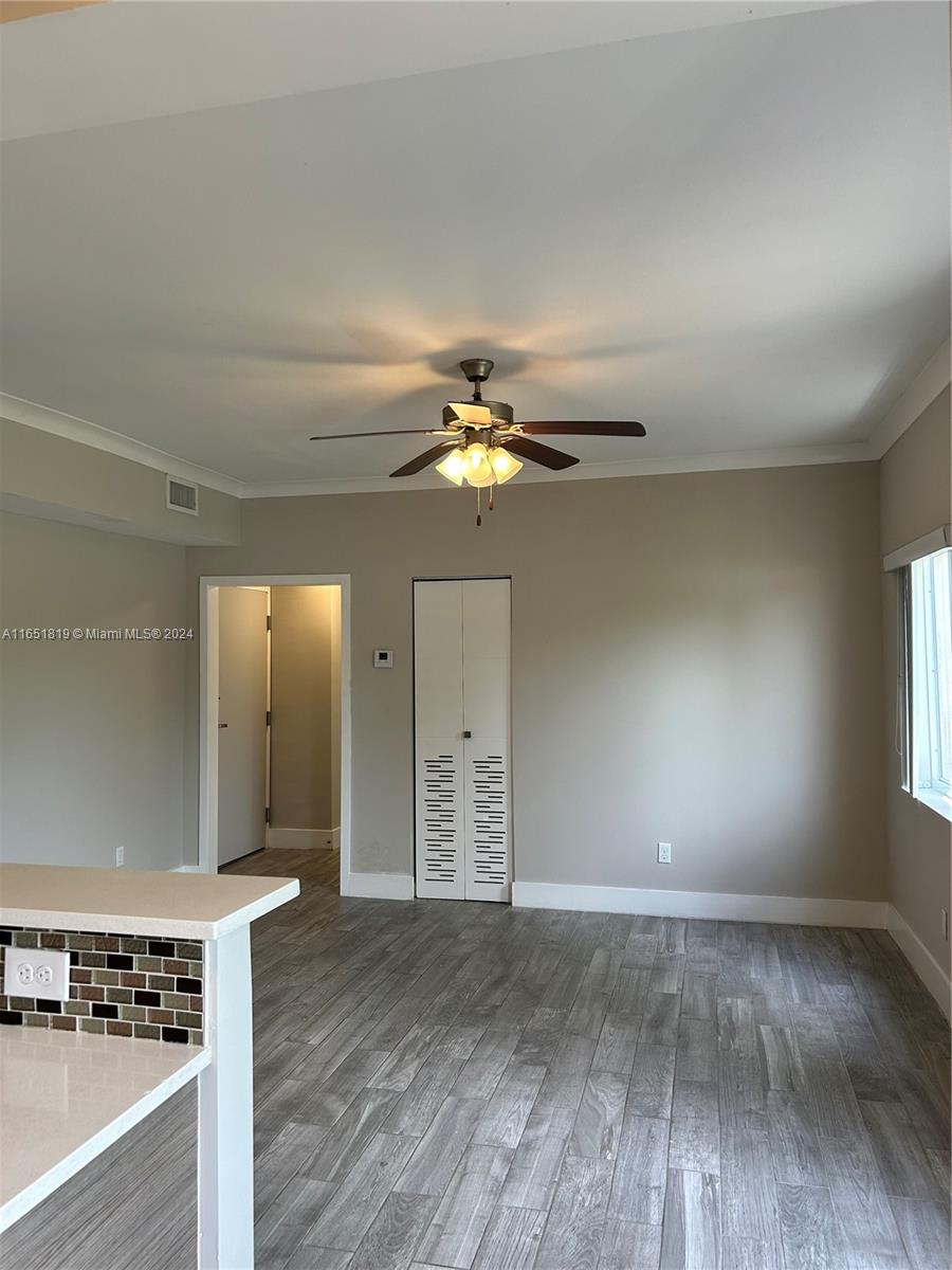 222 Sidonia Ave # 11