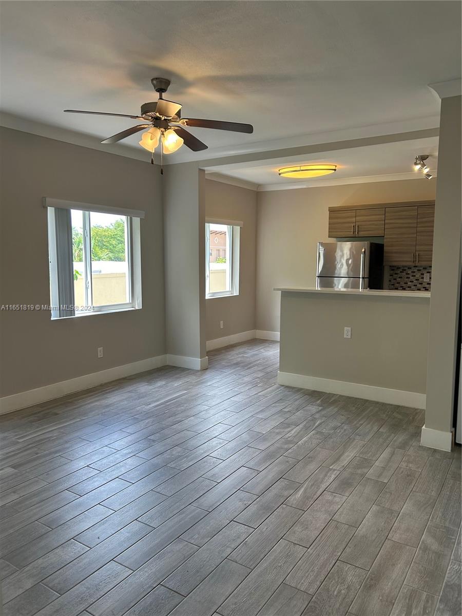 222 Sidonia Ave # 11