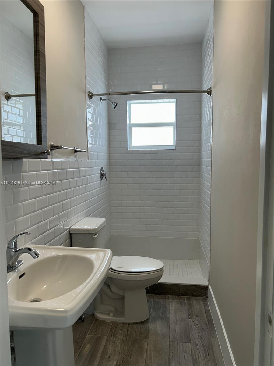 222 Sidonia Ave # 11