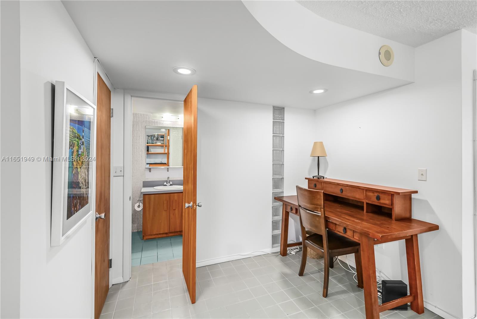 345 Ocean Dr # 905