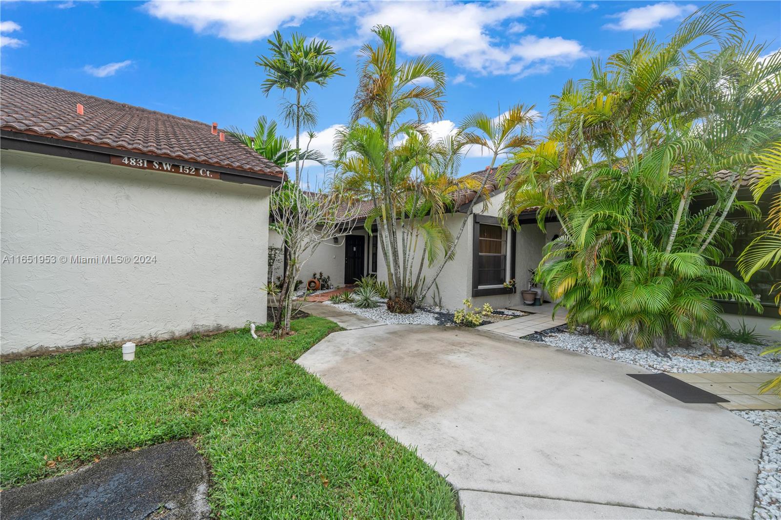 4831 SW 152nd Ct # 30 Unit: F-30