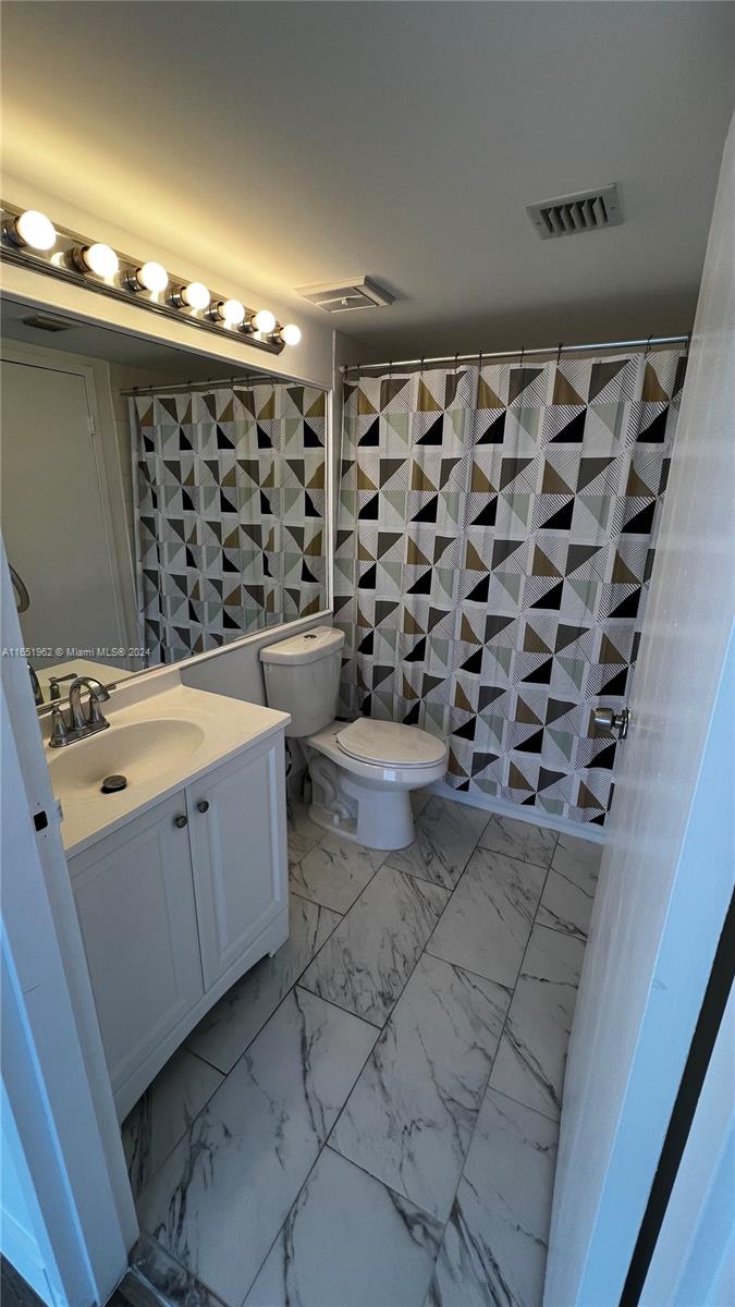 7601 E Treasure Dr # 1107