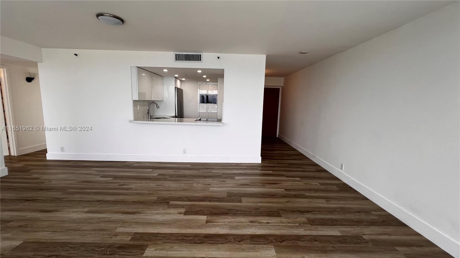 7601 E Treasure Dr # 1107