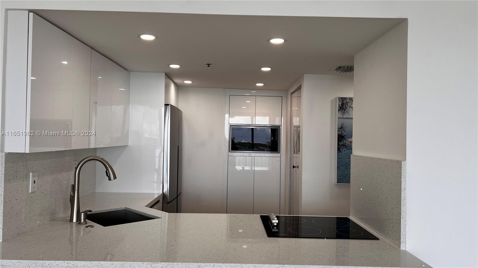7601 E Treasure Dr # 1107