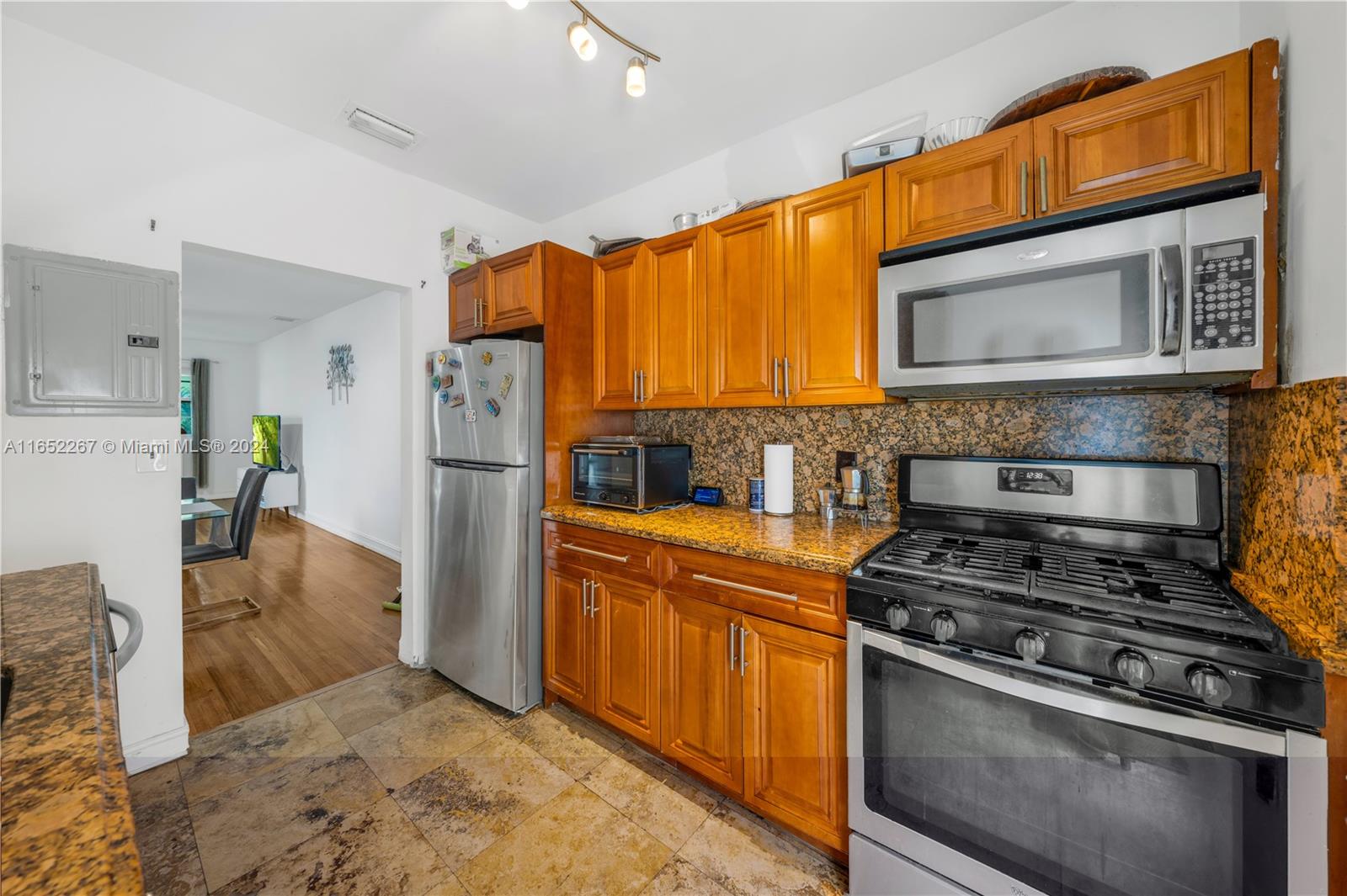 8500 Byron Ave # 6