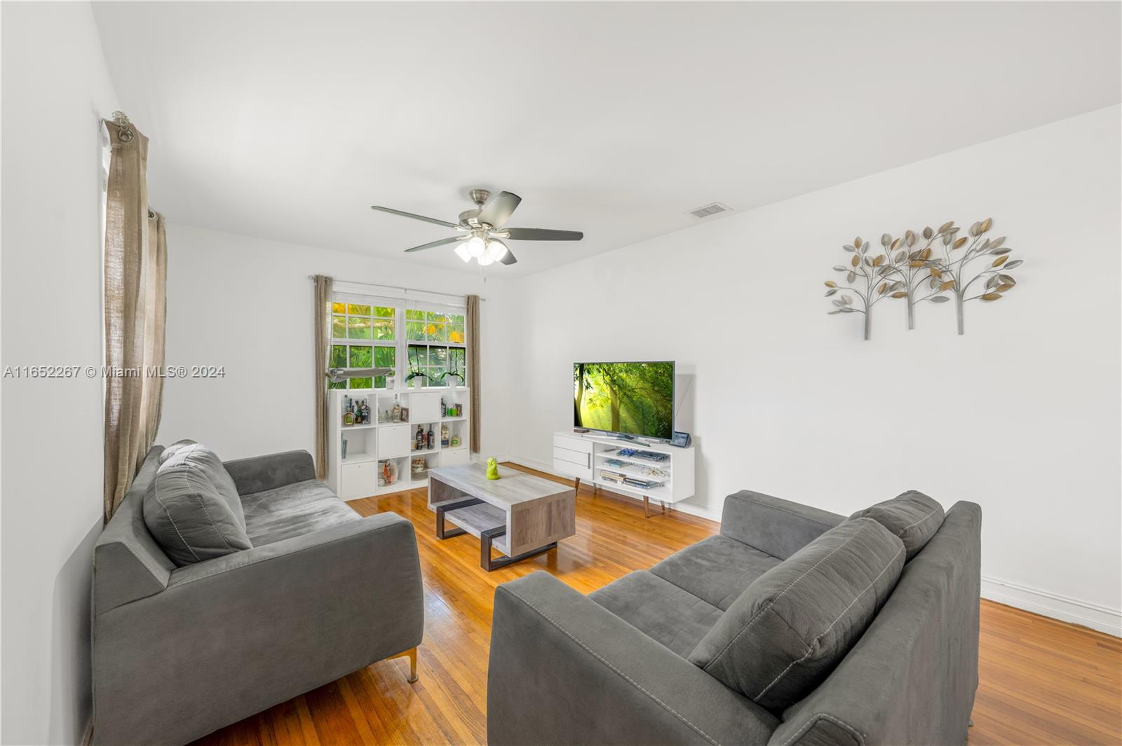 8500 Byron Ave # 6