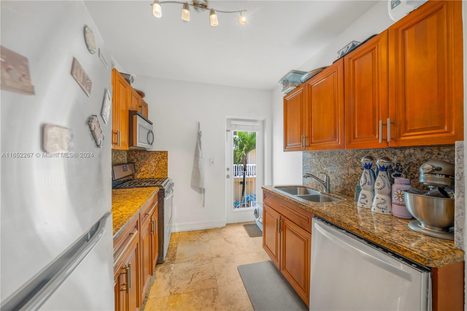 8500 Byron Ave # 6